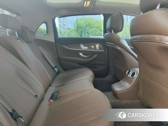 Mercedes-Benz E-class 2022 Черный из Китая, фото 2