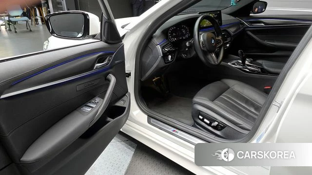 BMW 5 Series (G30) 2022 Белый из Кореи, фото 2