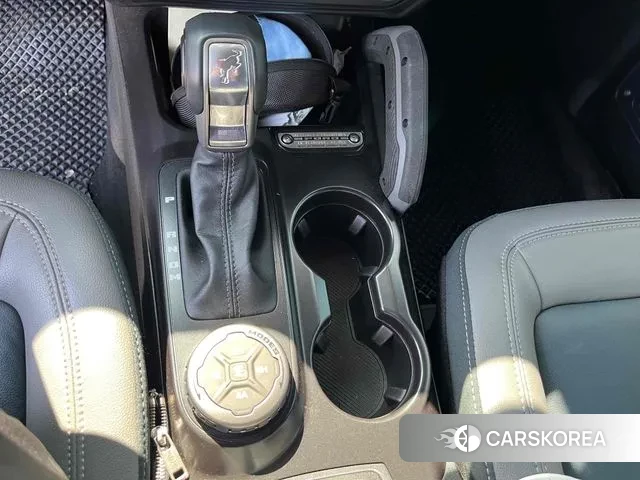 Ford Bronco 6th Generation 2024 Светло-серебряный цвет из Кореи, фото 2