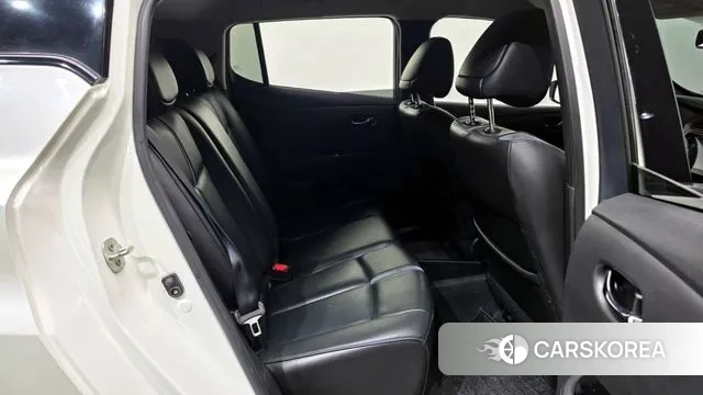 Nissan Leaf (ZE1) 2019 Белый из Кореи, фото 2