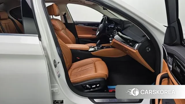 BMW 5 Series (G30) 2021 Белый из Кореи, фото 2