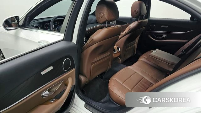 Mercedes-Benz E-Class W213 2023 Белый из Кореи, фото 2