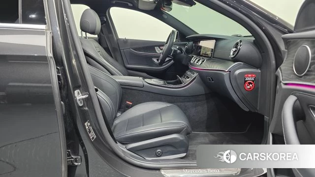 Mercedes-Benz E-Class W213 2021 Серый из Кореи, фото 2