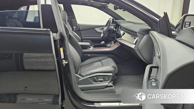 Audi Q8 (4M) 2023 Черный из Кореи, фото 2