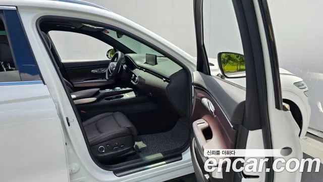 Genesis GV70 2023 Белый из Кореи, фото 2