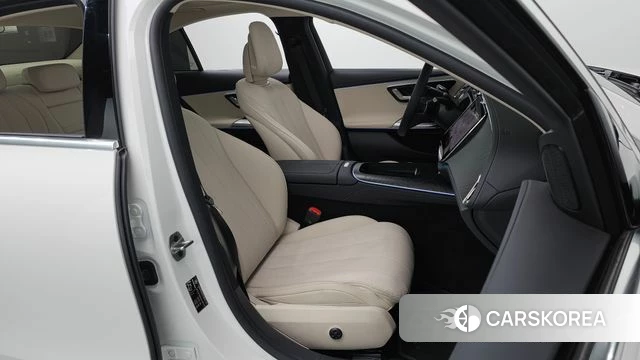 Mercedes-Benz E-Class W214 2025 Белый из Кореи, фото 2