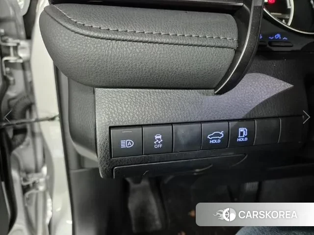 Toyota Camry (XV70) 2023 Серый из Кореи, фото 2