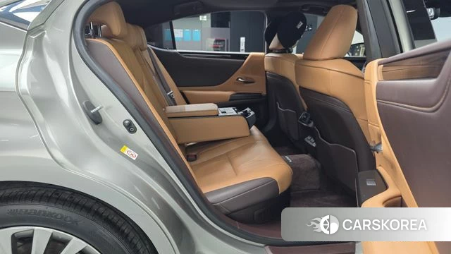 Lexus ES300h 7th generation 2018 Серебряный из Кореи, фото 2