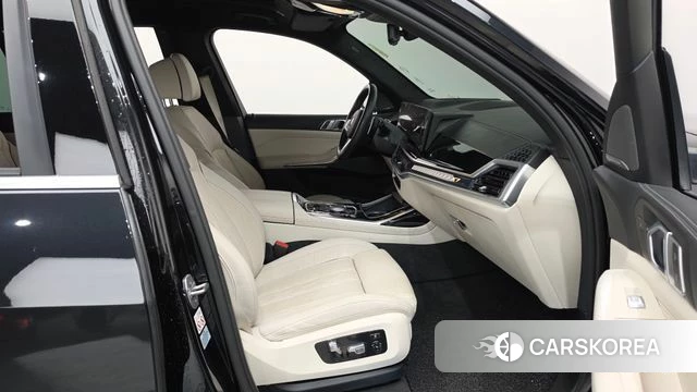 BMW X7 (G07) 2023 Черный из Кореи, фото 2