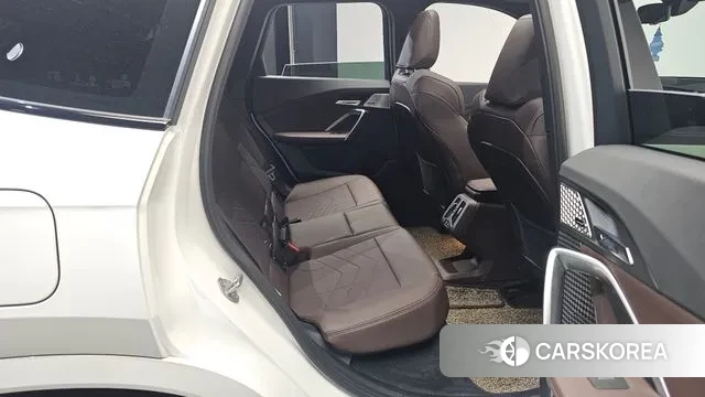 BMW iX1 (U11) 2023 Белый из Кореи, фото 2