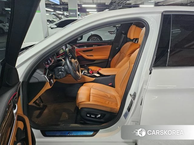 BMW 5 Series (G30) 2021 Белый из Кореи, фото 2