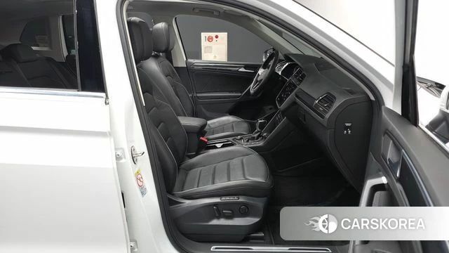 Volkswagen Tiguan second Generation 2021 Белый из Кореи, фото 2