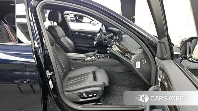 BMW 5 Series (G30) 2022 Черный из Кореи, фото 2