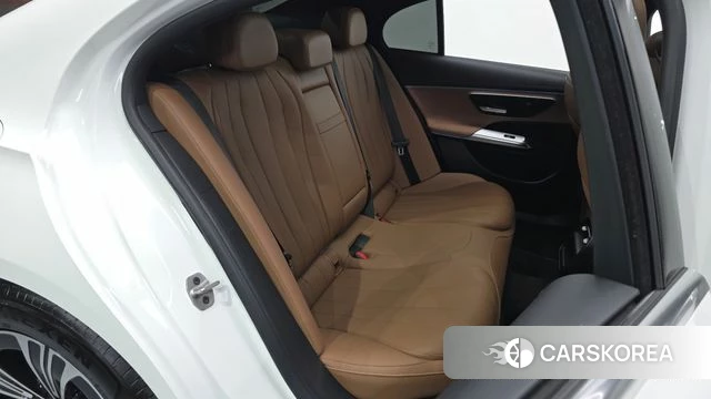Mercedes-Benz E-Class W214 2024 Белый из Кореи, фото 2