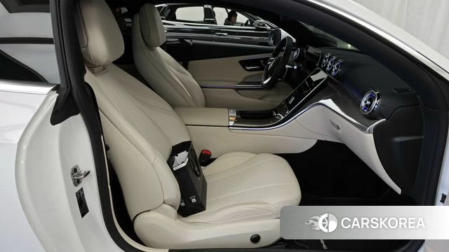 Mercedes-Benz CLE-Class C236 2025 Белый из Кореи, фото 2