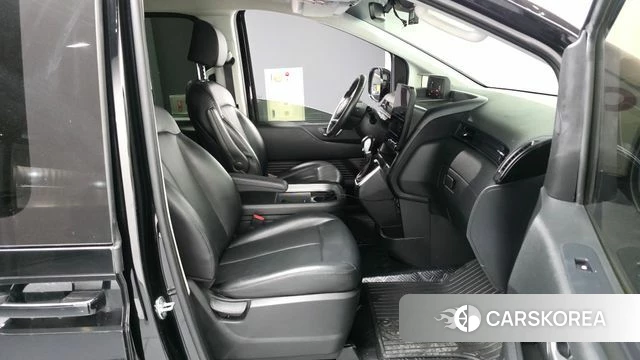 Hyundai Staria 2022 Черный из Кореи, фото 2