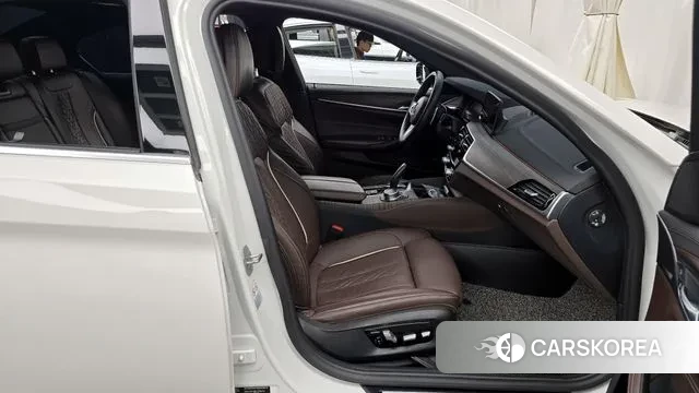 BMW 5 Series (G30) 2020 Белый из Кореи, фото 2