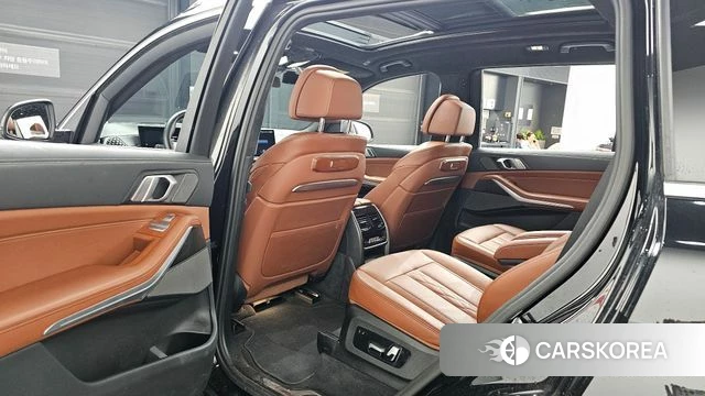 BMW X7 (G07) 2024 Черный из Кореи, фото 2