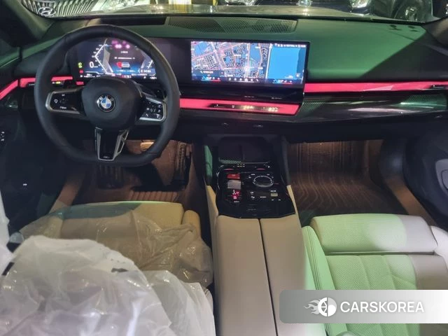 BMW 5 Series (G60) 2025 Цвет тростника из Кореи, фото 2