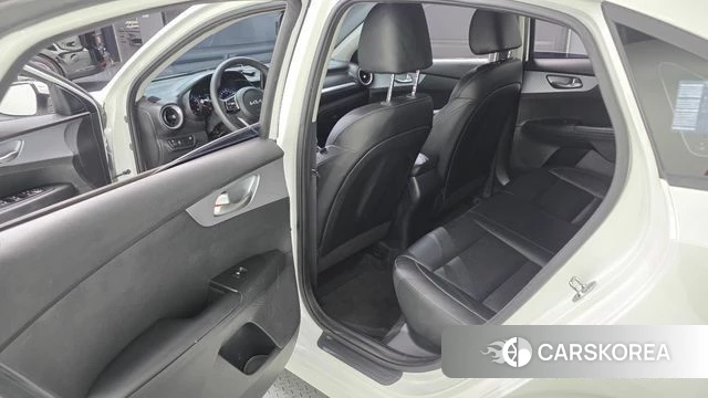 Kia The New K3 2nd generation 2021 Белый из Кореи, фото 2