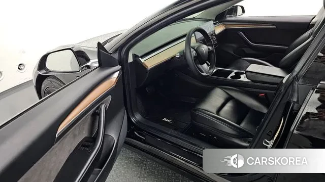 Tesla Model 3 2021 Черный из Кореи, фото 2