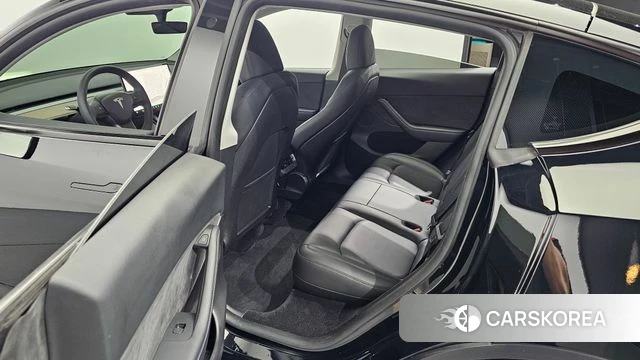 Tesla Model Y 2023 Черный из Кореи, фото 2