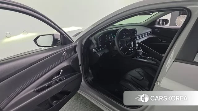 Hyundai The New Avante (CN7) 2023 Серебристо-серый из Кореи, фото 2