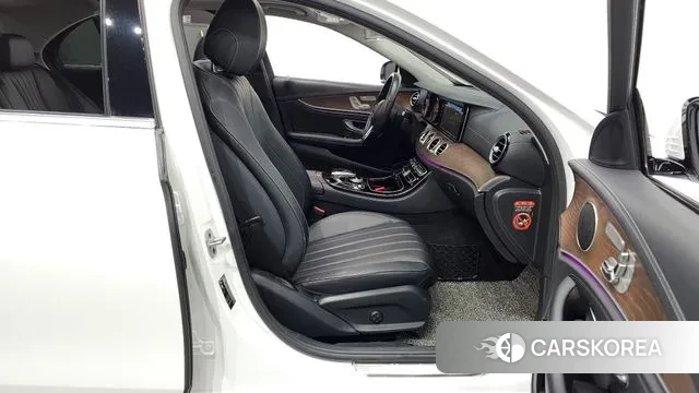 Mercedes-Benz E-Class W213 2019 Белый из Кореи, фото 2