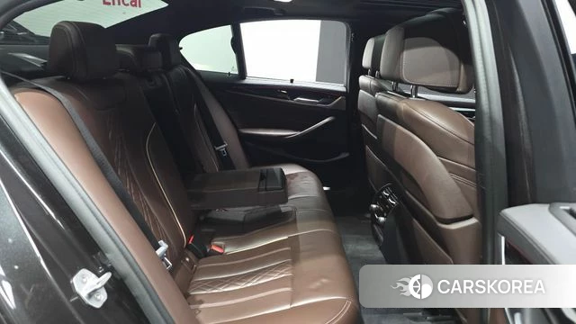 BMW 5 Series (G30) 2018 Серый из Кореи, фото 2