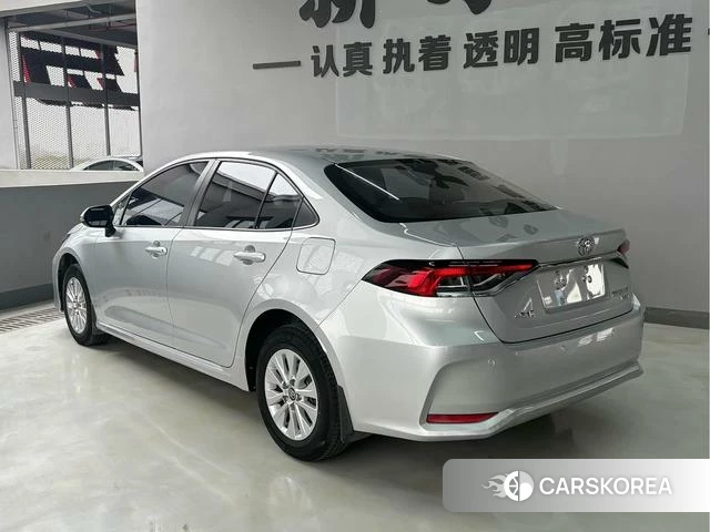Toyota Corolla 2020 Серебристо-серый из Китая, фото 2