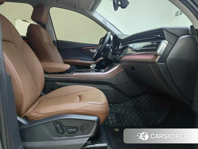 Audi Q7 2022 Черный из Китая, фото 2