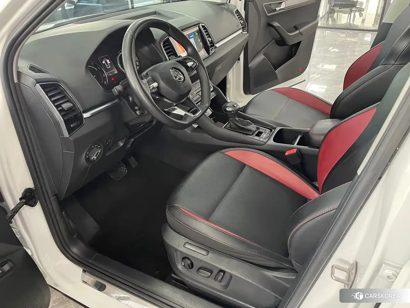 Skoda Karoq 2021 Белый из Китая, фото 2