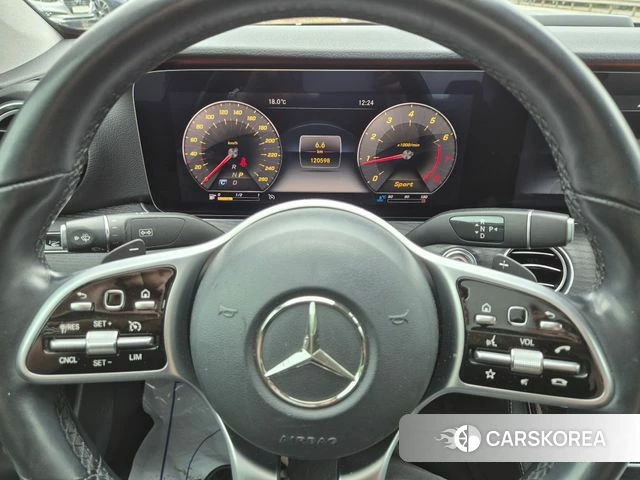 Mercedes-Benz E-Class W213 2018 Серый из Кореи, фото 2