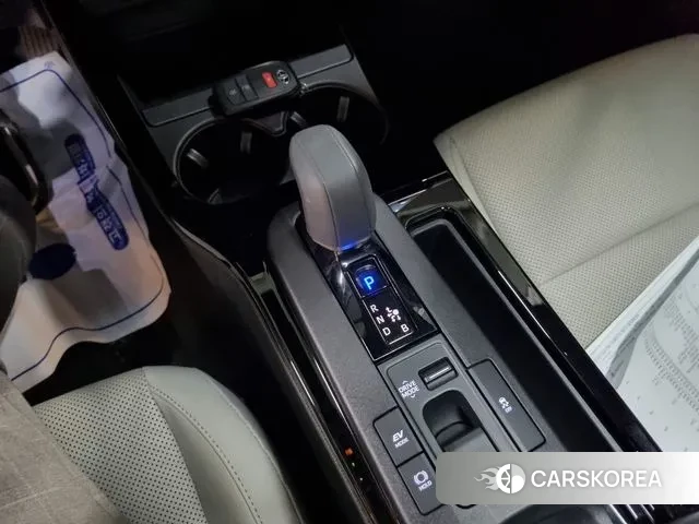 Toyota Prius 5th Generation 2023 Белый из Кореи, фото 2