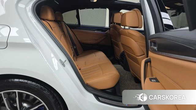 BMW 5 Series (G30) 2023 Белый из Кореи, фото 2