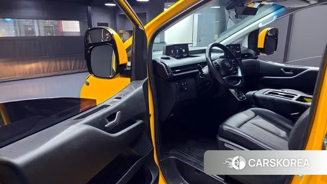 Hyundai Staria 2023 Желтый из Кореи, фото 2