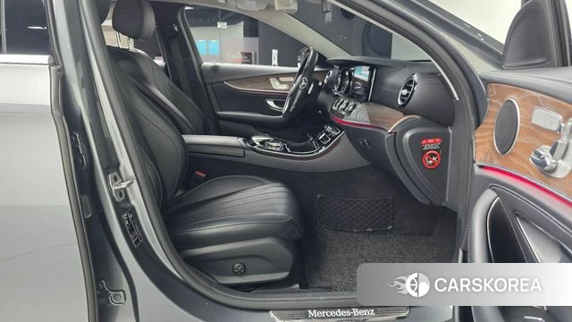 Mercedes-Benz E-Class W213 2018 Серый из Кореи, фото 2