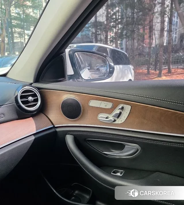 Mercedes-Benz E-Class W213 2019 Белый из Кореи, фото 2