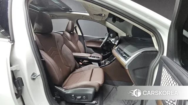 BMW 2 Series Active Tourer (U06) 2025 Белый из Кореи, фото 2