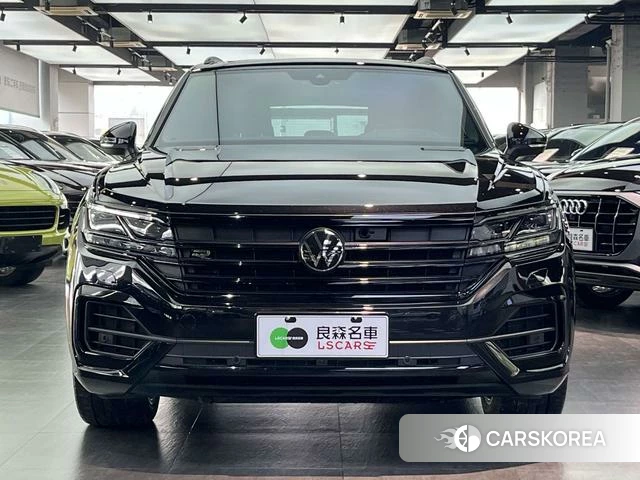 Volkswagen Touareg 2022 Черный из Китая, фото 2