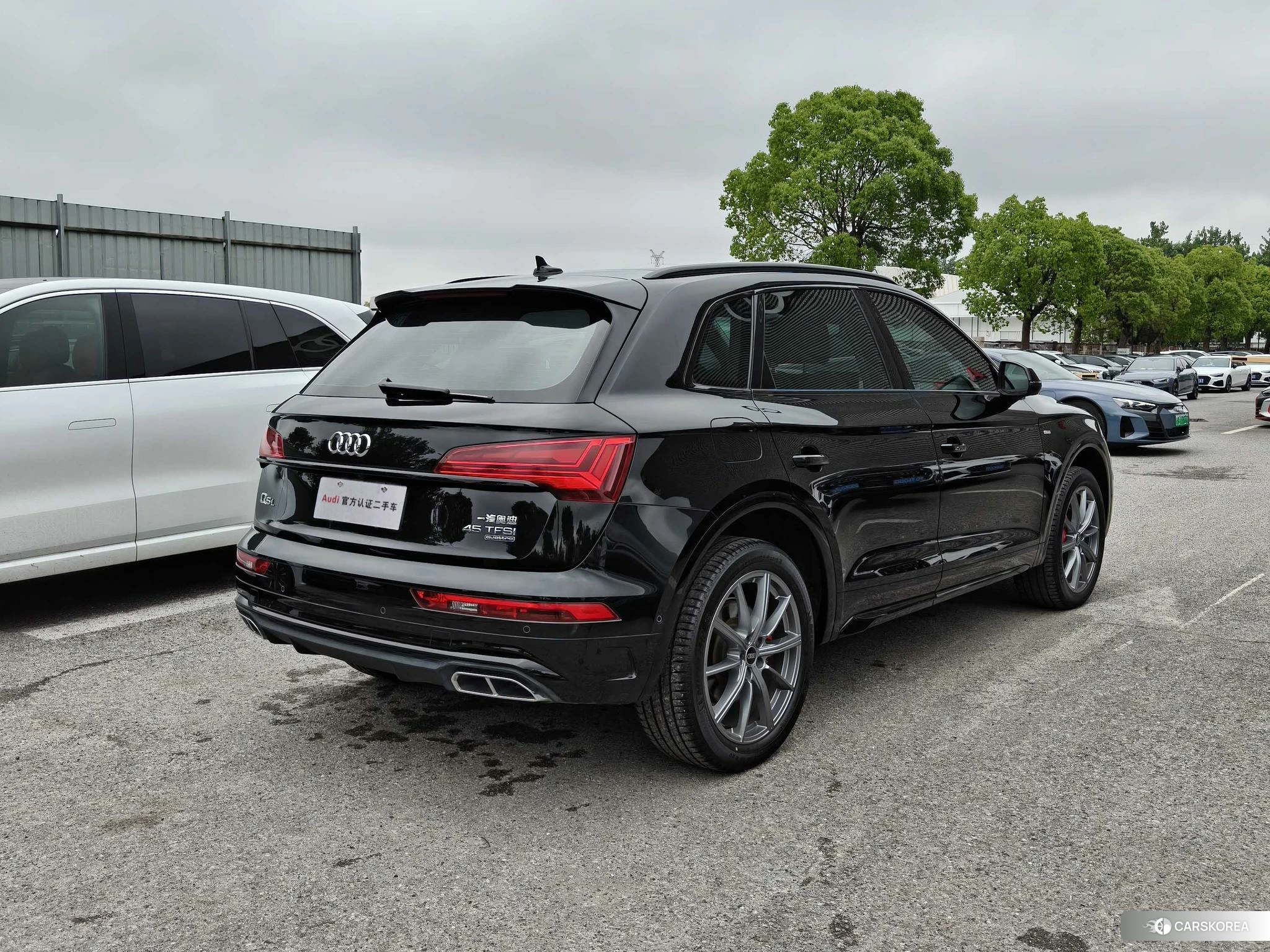 Audi Q5L 2021 Черный из Китая, фото 2
