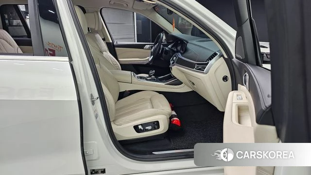 BMW X7 (G07) 2022 Белый из Кореи, фото 2