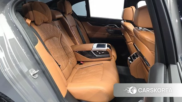 BMW 7 Series (G11) 2021 Серебристо-серый из Кореи, фото 2