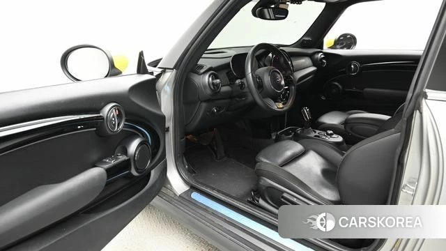 Mini Cooper Electric 2023 Серебряный из Кореи, фото 2