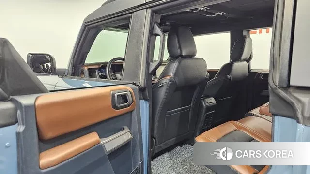 Ford Bronco 6th Generation 2023 Небесно-голубой из Кореи, фото 2