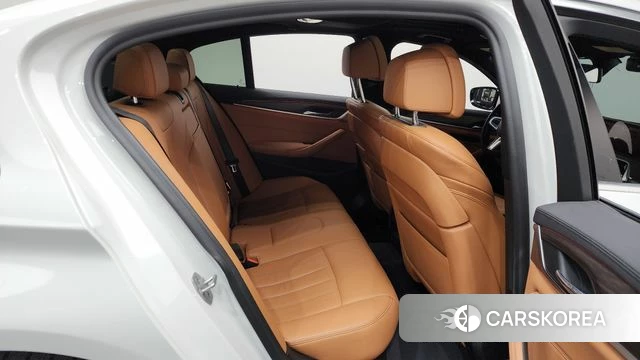 BMW 5 Series (G30) 2020 Белый из Кореи, фото 2