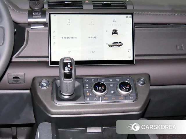 Land Rover Defender (L663) 2024 Черный из Кореи, фото 2
