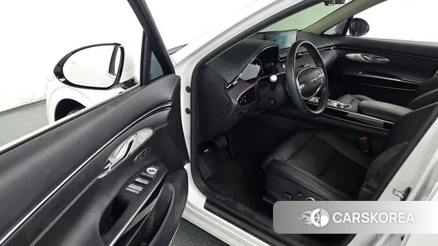 Genesis GV70 2023 Белый из Кореи, фото 2