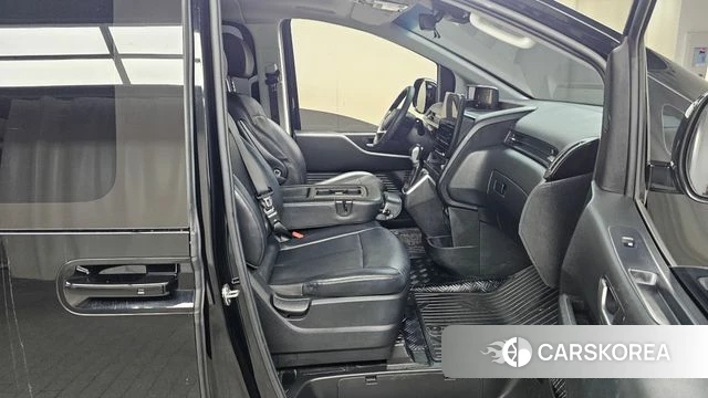 Hyundai Staria 2024 Черный из Кореи, фото 2