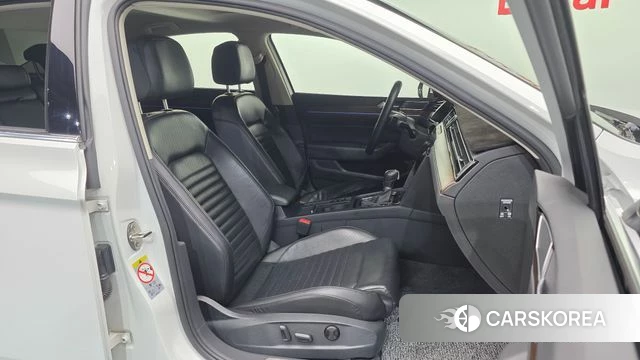 Volkswagen Passat GT (B8) 2018 Белый из Кореи, фото 2